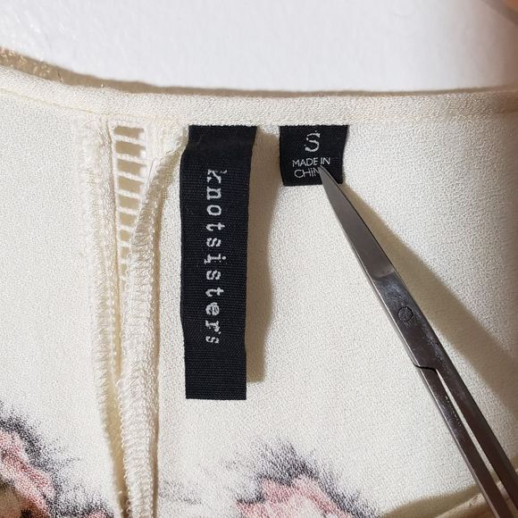 Revolve Knotsisters Floral Long Sleeve Short Romper Size S - Picture 3 of 7